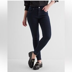 Express Mid Rise Dark Wash Raw Hem Skinny Jeans
Women’s NEW